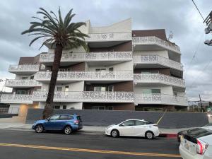 NEW One Bedroom Penthouse, Silver Lake + Parking!