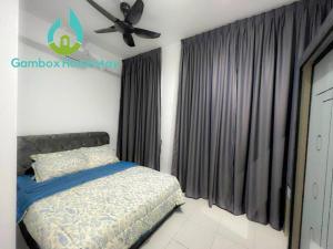 a bedroom with a bed and a ceiling fan at Gembox Homestay near USIM#NETFLIX#WIFI100Mbps in Nilai