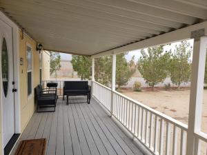 Balkoni atau teres di Sun Angel House #3 Pahrump