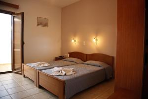 a bedroom with a bed with towels on it at Kalliopi Hotel in Kastéllion