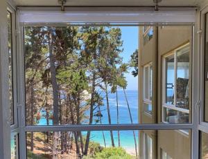 a window view of the ocean from a house at Espectacular departamento in Algarrobo