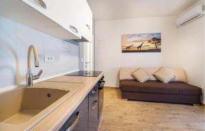 Istumisnurk majutusasutuses Awesome Apartment In Biograd Na Moru