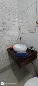 a bathroom with a sink and a mirror at Apto bem equipado, com 2 quartos acomoda até 6 pessoas confortavelmente in Ubatuba +7 photos