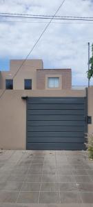 a garage door of a house with at Dúplex amplio y luminoso in San Fernando del Valle de Catamarca +3 photos