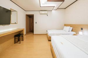 Postel nebo postele na pokoji v ubytování CF Motel
