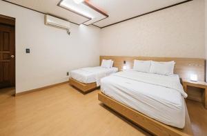 Postel nebo postele na pokoji v ubytování CF Motel