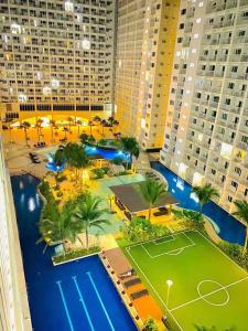 an aerial view of a tennis court in a city at Shore Residence D22 shortwalk MOA Balconypoolview in Manila