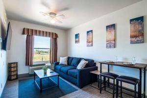 אזור ישיבה ב-Vistas 201- Modern Sierra Vista 1bd great location