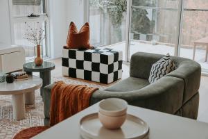 Un lugar para sentarse en Architect Home with View in Central Hobart