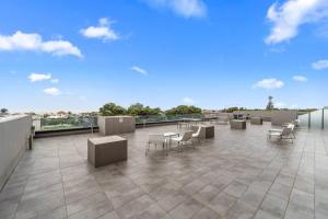 Sails by the Bay - Ocean Views - Wi-Fi - Netflix的阳台或露台