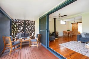 Posezení v ubytování Clematis Cottage - Indoor-outdoor Mudgee Lifestyle