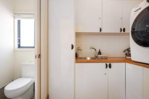 Koupelna v ubytování Clematis Cottage - Indoor-outdoor Mudgee Lifestyle + 30 fotografií