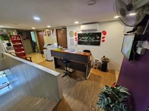 TV a/nebo společenská místnost v ubytování HOTEL Rampai Rooms