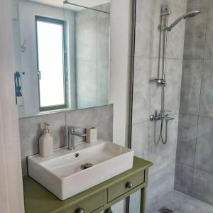 Koupelna v ubytování Beautiful 2 bedroom villa with mountain views