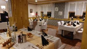 Restauracja lub miejsce do jedzenia w obiekcie Alpenhotel & Aparthotel Lanz