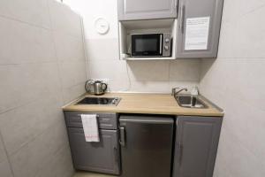 Η κουζίνα ή μικρή κουζίνα στο Pest-port Private apartment Room-5 +6 φωτογραφίες