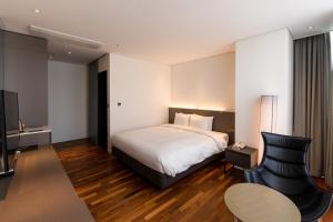 Postel nebo postele na pokoji v ubytování Sky View Hotel