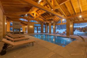 Bazén v ubytování Chalet Eden Eco Hotel, Restaurant & Wellness nebo v jeho okolí