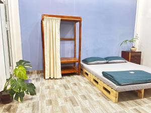 a bedroom with a bed and a window at Nguyên căn Lazánia homestay ở Bình Minh Tây Ninh in Ấp Bình Trung