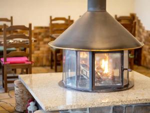 雫石町にある雫石リゾートホテルのキッチン(コンロ、暖炉付)