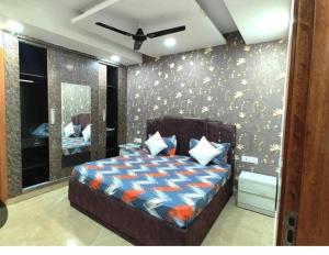 a bedroom with a bed and a wall with stars at SMILEY SPACE HOTEL in Noida
