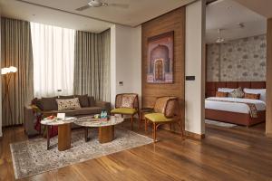 Rúm í herbergi á Triptam Vrindavan