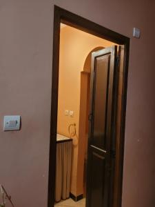 a door leading into a hallway with a bathroom at Chambre d'hôtes aya in Ouzoud