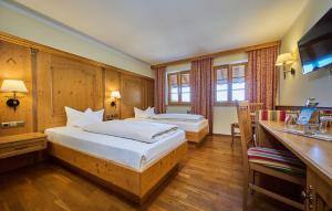 Postel nebo postele na pokoji v ubytování Hotel Happinger Hof