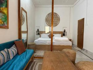Кровать или кровати в номере Apartment in Jaisalmer