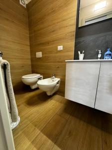 a bathroom with a toilet and a sink and a mirror at Villa Gina Case Vacanze in Roseto degli Abruzzi
