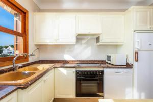 Η κουζίνα ή μικρή κουζίνα στο Casa Michaela +19 φωτογραφίες