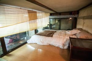 a bed sitting in a room with a window at Multiespacio Bu2 in Humanes de Madrid
