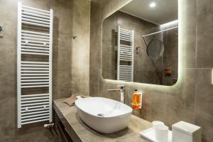 a bathroom with a white sink and a mirror at Samos Tropic Apartments in Ríva