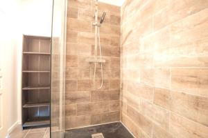 a bathroom with a shower with a glass door at Maison spacieuse, quartier La Madeleine, terrasse et jardin in La Madeleine +29 photos