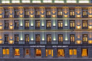 eine Fassade eines Gebäudes mit vielen Fenstern in der Unterkunft Aqua Hotel in Tbilisi City