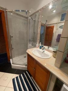 Et badeværelse på DULA Downtown + 19 billeder