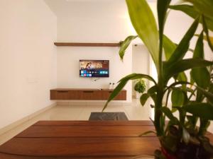 A television and/or entertainment centre at Thulasi Avenue Inn