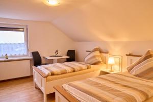 Postel nebo postele na pokoji v ubytování Ferienwohnung Brockenblick