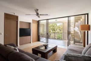 TV a/nebo společenská místnost v ubytování 'Zami' Penthouse Resort-style Living at Temple