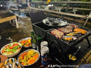 Jídlo v luxury tent nebo okolí