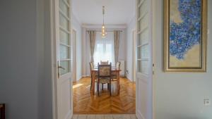 a hallway with a table and a dining room at Vintage Retreat in Predeal