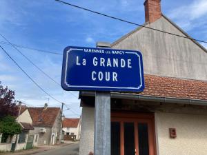 Certyfikat, podpis lub inny dokument wystawiony w obiekcie Logis côté Cour