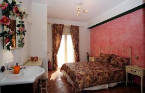 A bed or beds in a room at Stalakton Country Maisonettes