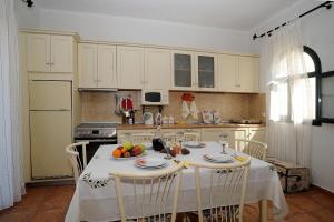 A kitchen or kitchenette at Stalakton Country Maisonettes