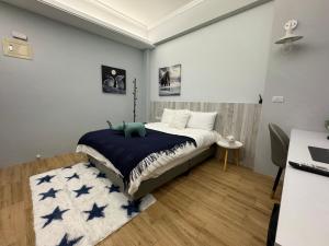 a bedroom with a bed with a teddy bear on it at 漫光時旅民宿-電子入住 in Taitung City