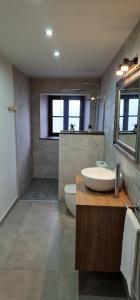 a large bathroom with a tub and a sink at Apartamentos Entrellusa in Perlora