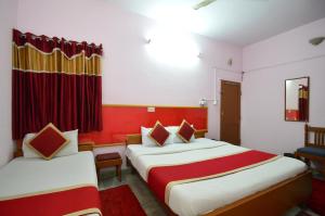 Postel nebo postele na pokoji v ubytování HOTEL JAI MAA PALACE