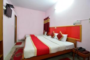 Postel nebo postele na pokoji v ubytování HOTEL JAI MAA PALACE