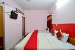 Postel nebo postele na pokoji v ubytování HOTEL JAI MAA PALACE