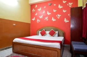 Postel nebo postele na pokoji v ubytování HOTEL JAI MAA PALACE